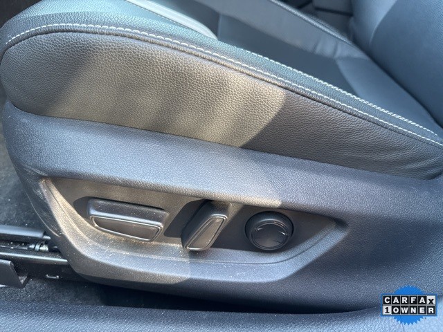 Toyota Camry Vehicle Full-screen Gallery Image 13