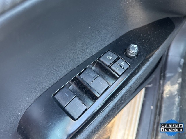 Toyota Camry Vehicle Full-screen Gallery Image 14