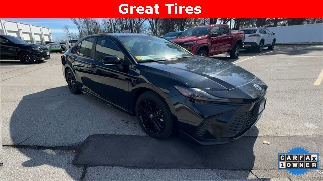 Toyota Camry Vehicle Full-screen Gallery Image 02