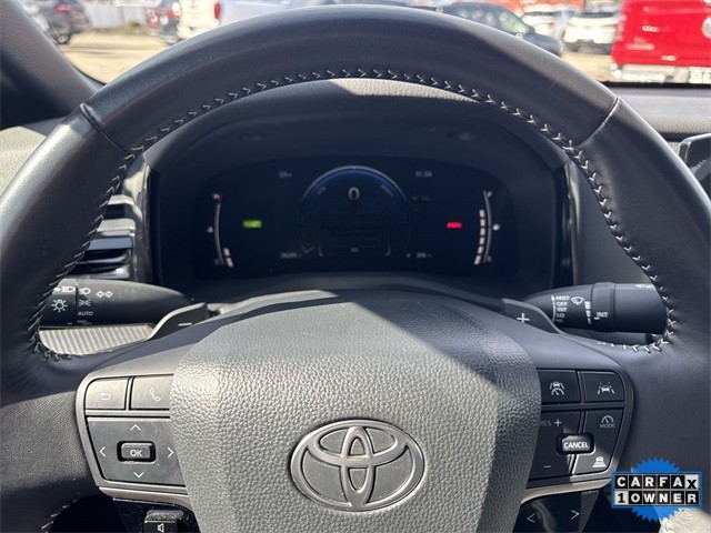 Toyota Camry Vehicle Full-screen Gallery Image 14