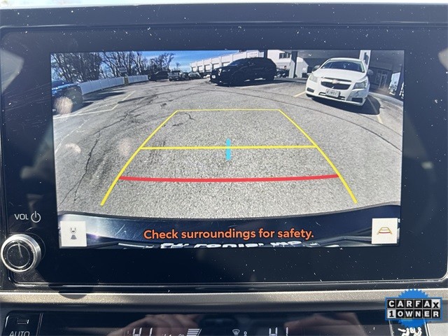 Toyota Camry Vehicle Full-screen Gallery Image 18