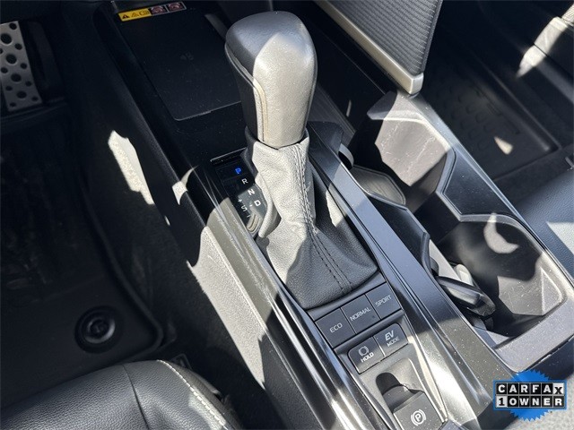 Toyota Camry Vehicle Full-screen Gallery Image 19