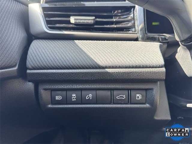 Toyota Camry Vehicle Full-screen Gallery Image 21