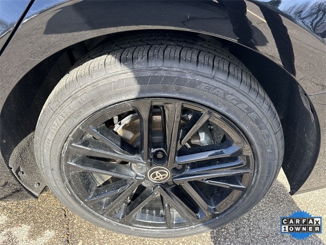 Toyota Camry Vehicle Full-screen Gallery Image 35