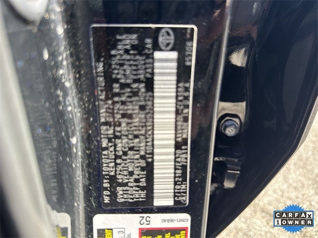 Toyota Camry Vehicle Full-screen Gallery Image 36