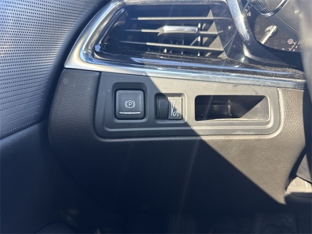 Cadillac XT6 Vehicle Full-screen Gallery Image 18