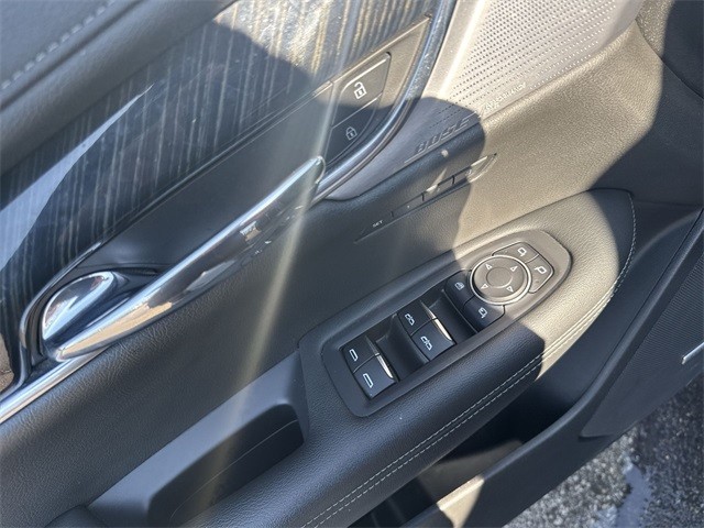 Cadillac XT6 Vehicle Full-screen Gallery Image 24