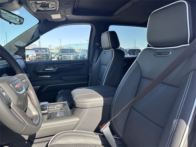 GMC Sierra 1500 Vehicle Full-screen Gallery Image 11