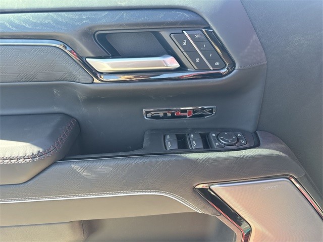 GMC Sierra 1500 Vehicle Full-screen Gallery Image 13