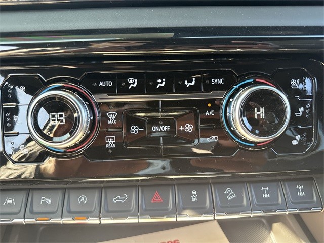 GMC Sierra 1500 Vehicle Full-screen Gallery Image 18