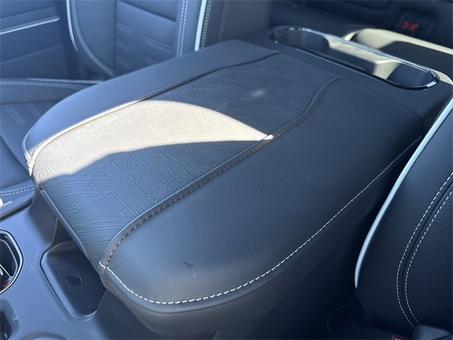 GMC Sierra 1500 Vehicle Full-screen Gallery Image 20