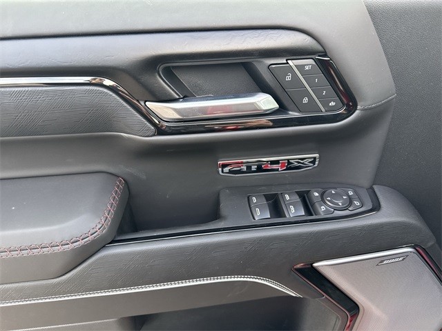 GMC Sierra 1500 Vehicle Full-screen Gallery Image 13