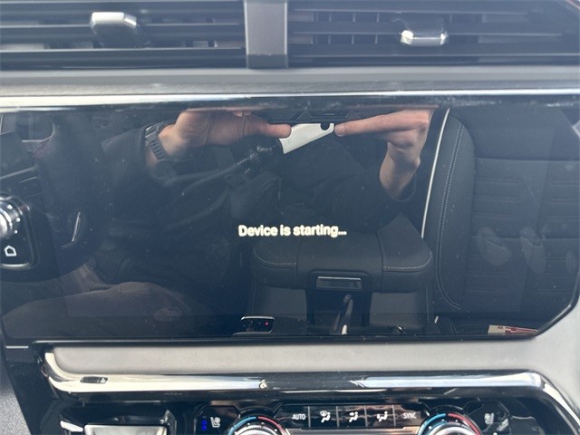 GMC Sierra 1500 Vehicle Full-screen Gallery Image 16