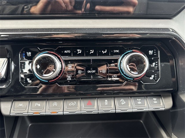 GMC Sierra 1500 Vehicle Full-screen Gallery Image 18