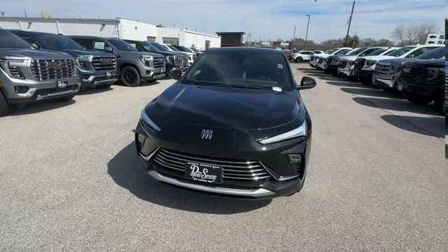 Buick Envista Vehicle Full-screen Gallery Image 03