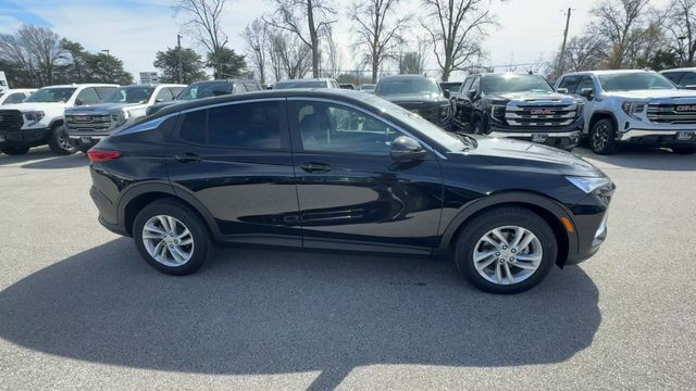 Buick Envista Vehicle Full-screen Gallery Image 09