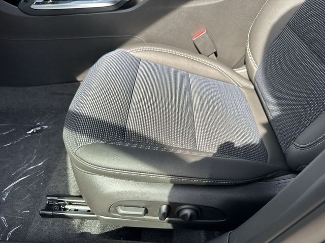 Buick Envista Vehicle Full-screen Gallery Image 12