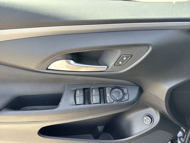 Buick Envista Vehicle Full-screen Gallery Image 13