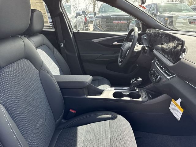 Buick Envista Vehicle Full-screen Gallery Image 24