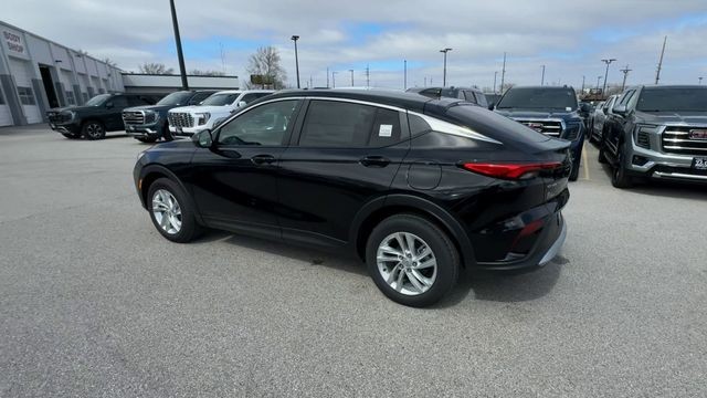 Buick Envista Vehicle Full-screen Gallery Image 06