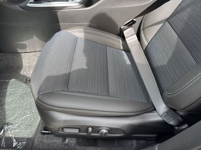 Buick Envista Vehicle Full-screen Gallery Image 11