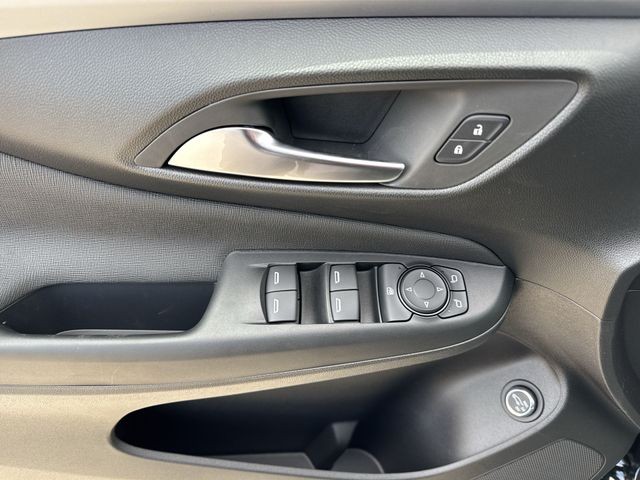 Buick Envista Vehicle Full-screen Gallery Image 12