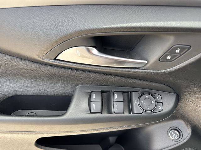 Buick Envista Vehicle Full-screen Gallery Image 13