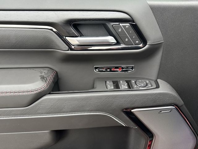 GMC Sierra 1500 Vehicle Full-screen Gallery Image 13