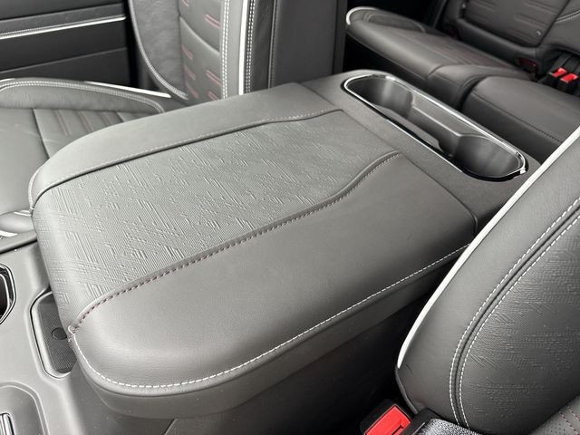 GMC Sierra 1500 Vehicle Full-screen Gallery Image 21