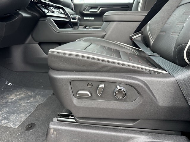 GMC Sierra 1500 Vehicle Full-screen Gallery Image 12