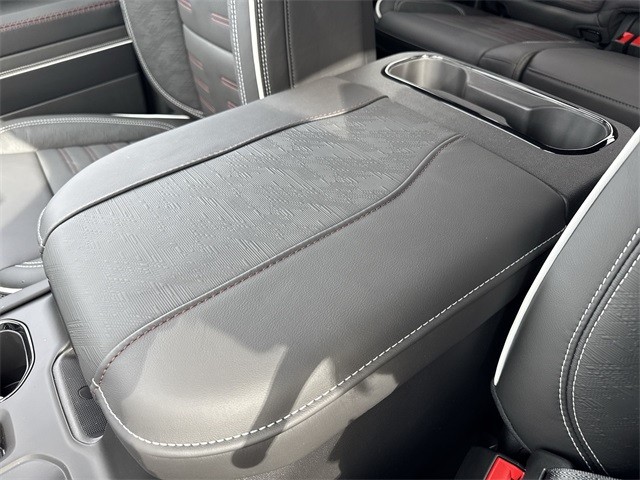 GMC Sierra 1500 Vehicle Full-screen Gallery Image 21