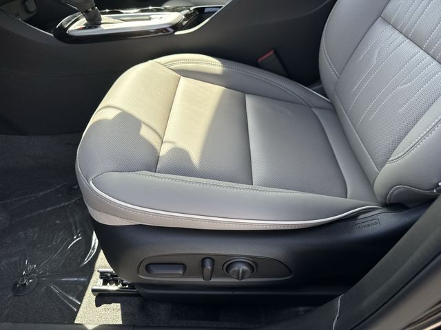 Buick Envista Vehicle Full-screen Gallery Image 12