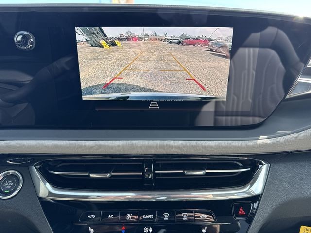 Buick Envista Vehicle Full-screen Gallery Image 17