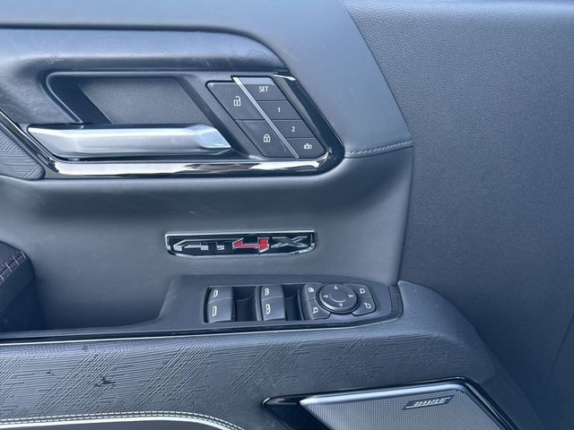 GMC Sierra 1500 Vehicle Full-screen Gallery Image 13