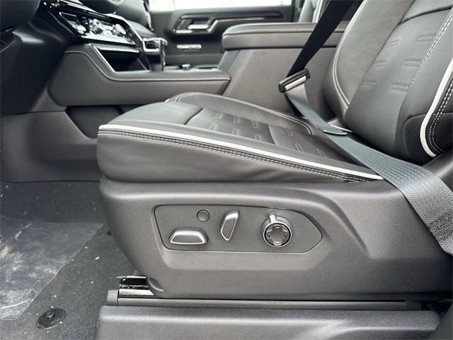 GMC Sierra 1500 Vehicle Full-screen Gallery Image 12