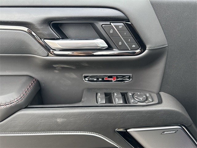 GMC Sierra 1500 Vehicle Full-screen Gallery Image 13