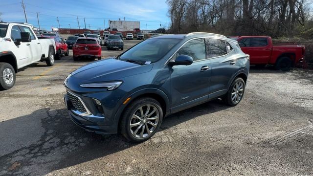 Buick Encore GX Vehicle Full-screen Gallery Image 04