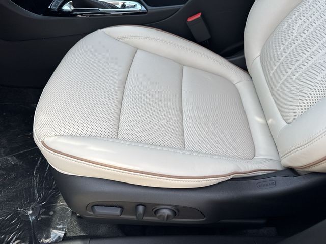 Buick Encore GX Vehicle Full-screen Gallery Image 12