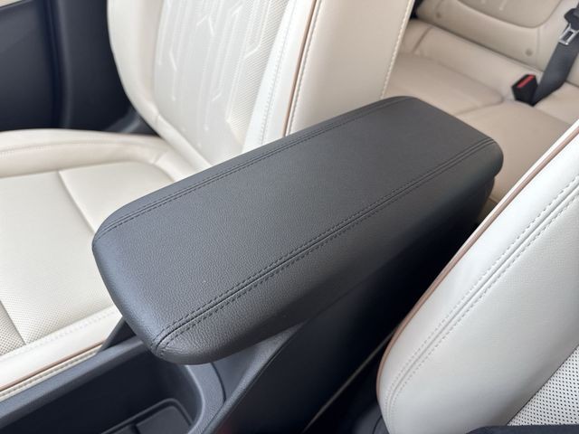 Buick Encore GX Vehicle Full-screen Gallery Image 20