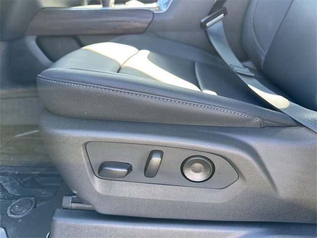 GMC Sierra 1500 Vehicle Full-screen Gallery Image 12