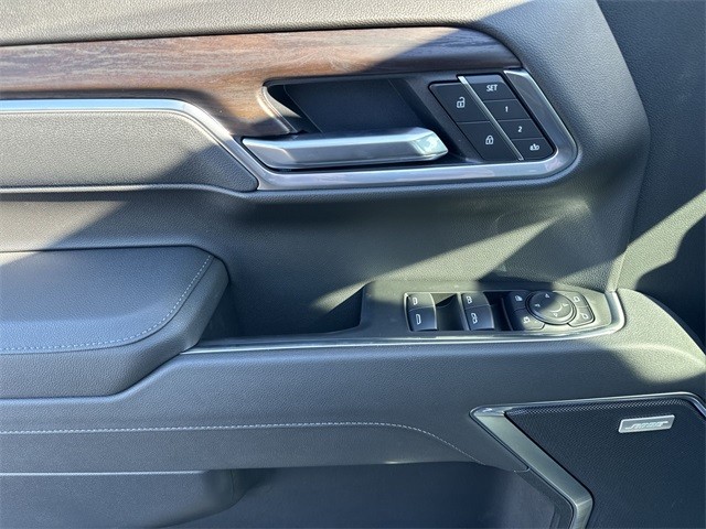 GMC Sierra 1500 Vehicle Full-screen Gallery Image 13