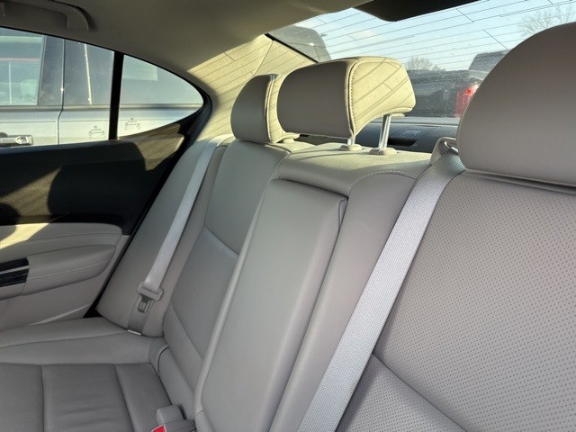 Acura TLX Vehicle Full-screen Gallery Image 05