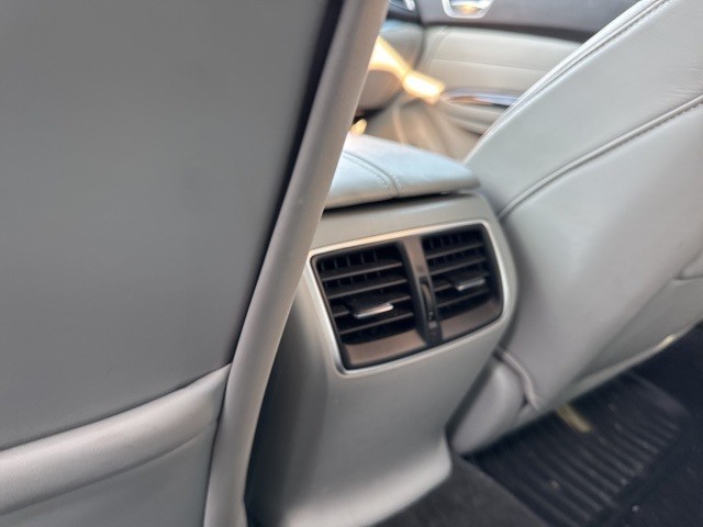 Acura TLX Vehicle Full-screen Gallery Image 06