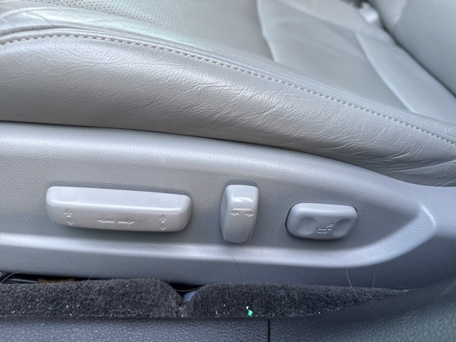 Acura TLX Vehicle Full-screen Gallery Image 13