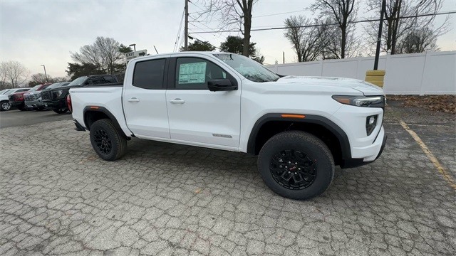 GMC Canyon Vehicle Full-screen Gallery Image 02