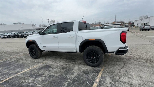 GMC Canyon Vehicle Full-screen Gallery Image 06