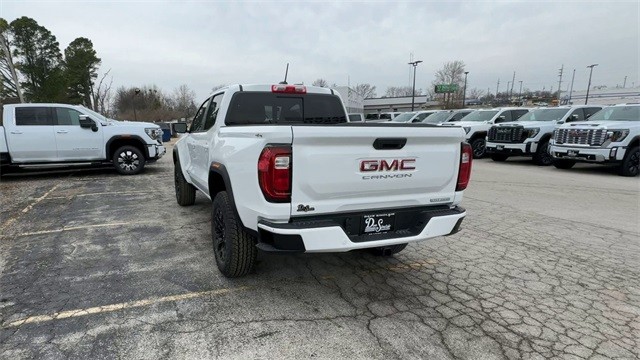 GMC Canyon Vehicle Full-screen Gallery Image 07