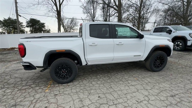GMC Canyon Vehicle Full-screen Gallery Image 09