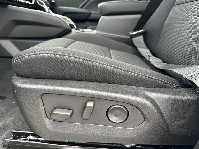 GMC Canyon Vehicle Full-screen Gallery Image 12