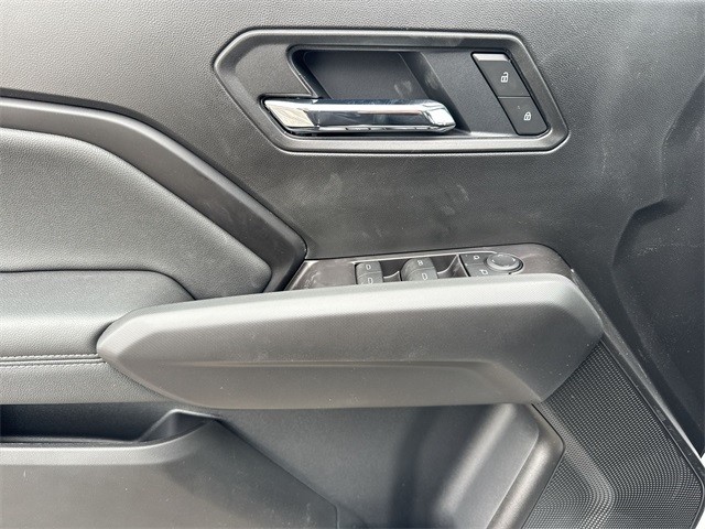 GMC Canyon Vehicle Full-screen Gallery Image 13